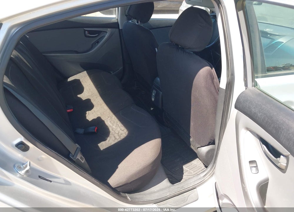 2016 HYUNDAI ELANTRA VIN: 5NPDH4AE2GH708811