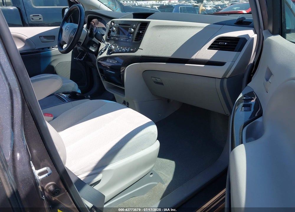 2013 TOYOTA SIENNA LE V6 8 PASSENGER VIN: 5TDKK3DCXDS328201