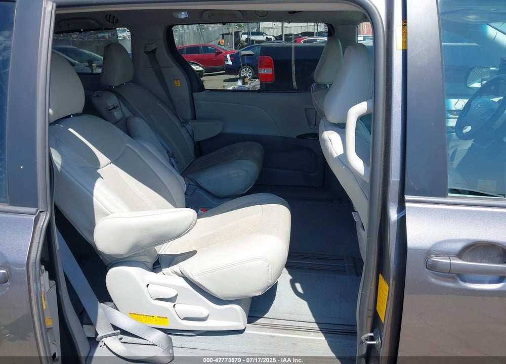 2013 TOYOTA SIENNA LE V6 8 PASSENGER VIN: 5TDKK3DCXDS328201