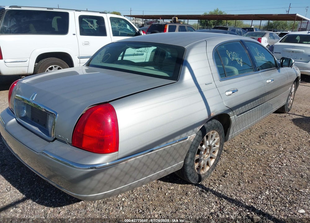 2007 LINCOLN TOWN CAR VIN: 1LNHM81V27Y614605