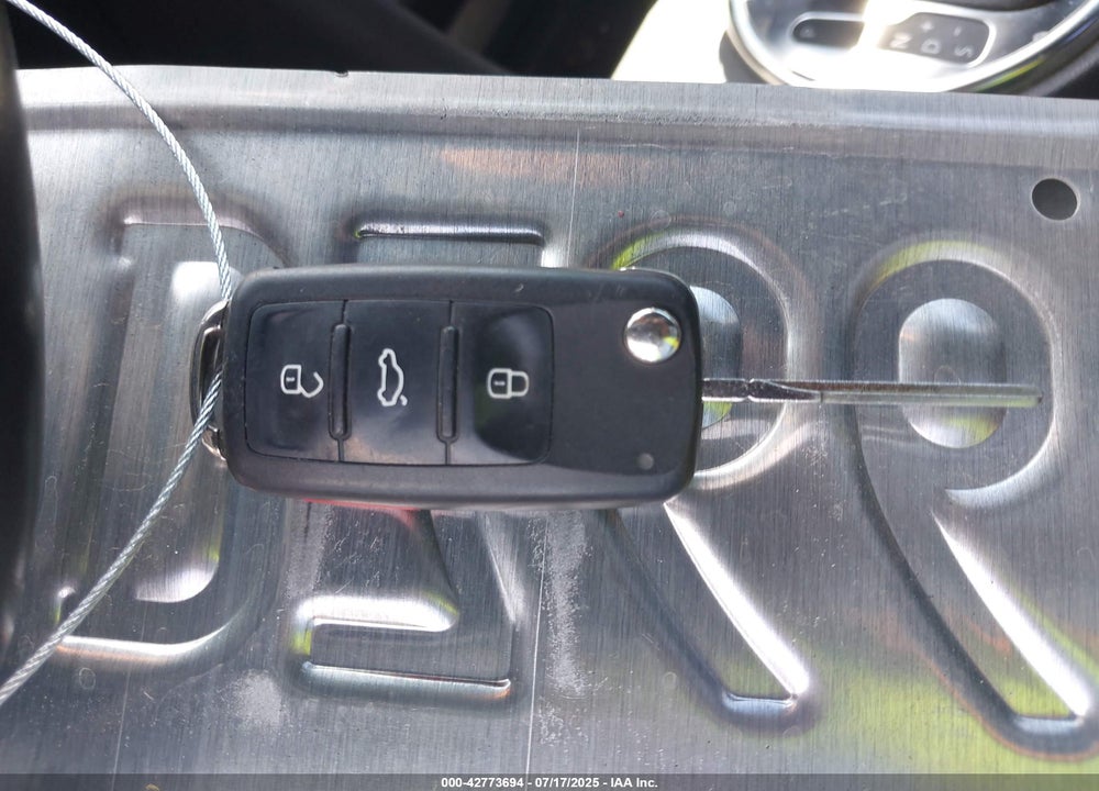 2012 VOLKSWAGEN BEETLE VIN: 3VWJP7AT2CM656877