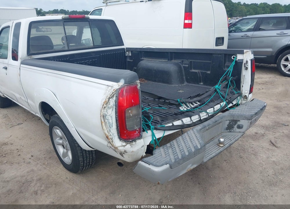 2003 NISSAN FRONTIER XE VIN: 1N6DD26T83C469985