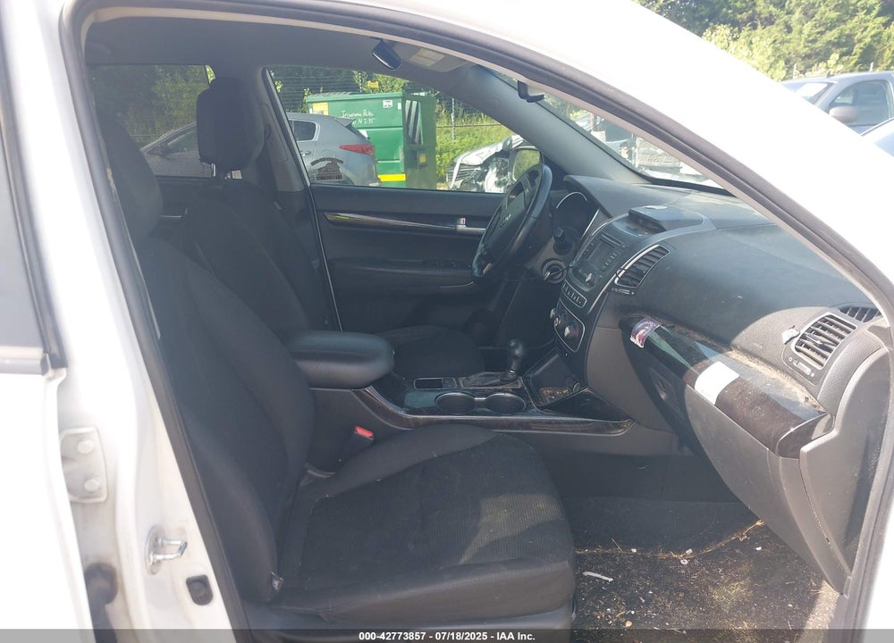 2015 KIA SORENTO VIN: 5XYKT4A65FG624308