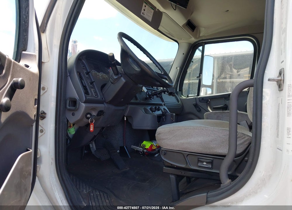 2017 FREIGHTLINER M2 106 VIN: 1FVACXDT1HHHV8037