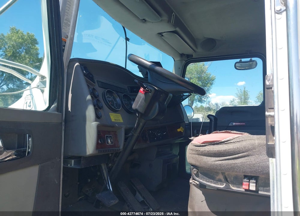 2008 KENWORTH CONSTRUCTION T300 VIN: 2NKMHN6X18M215198