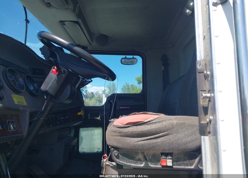 2008 KENWORTH CONSTRUCTION T300 VIN: 2NKMHN6X18M215198