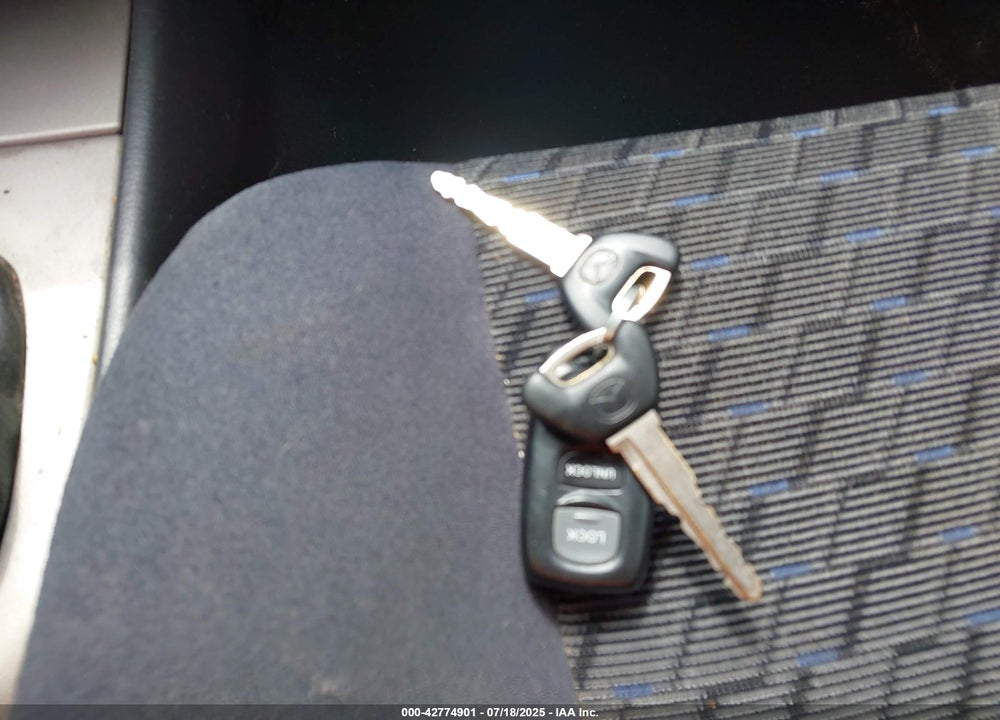 2002 MAZDA PROTEGE5 VIN: JM1BJ246621594557