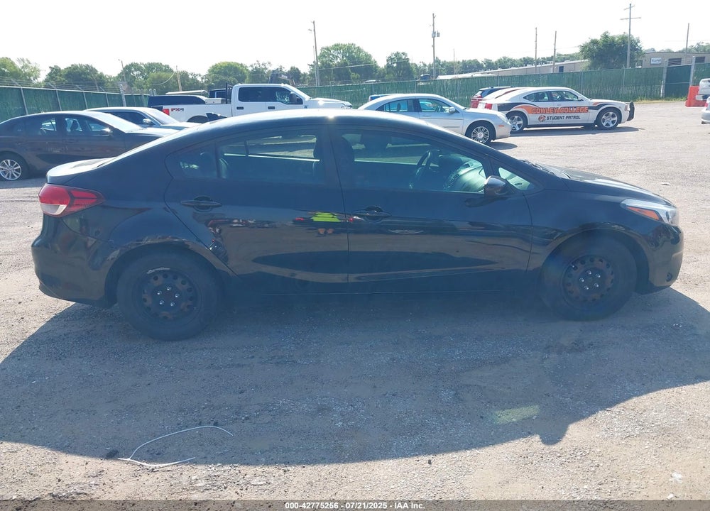 2017 KIA FORTE VIN: 3KPFL4A79HE028662