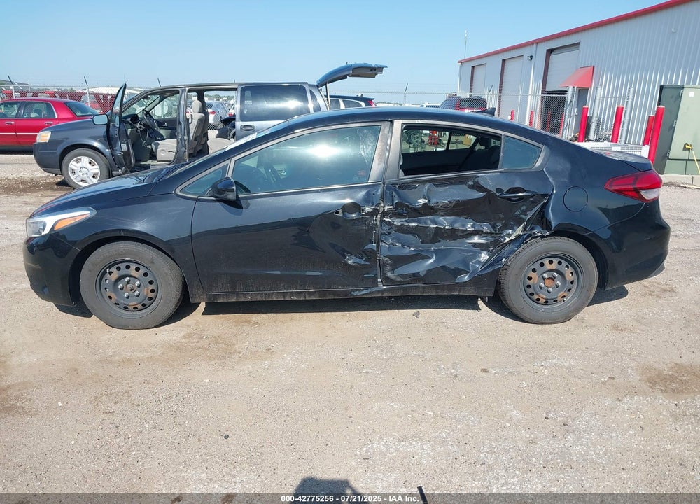 2017 KIA FORTE VIN: 3KPFL4A79HE028662