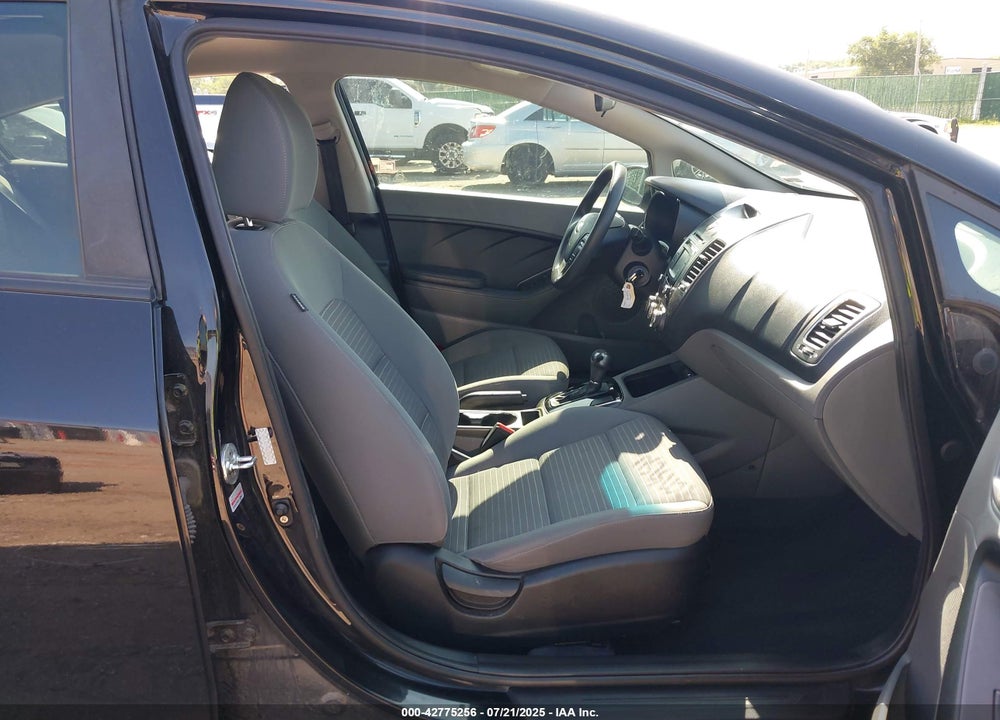 2017 KIA FORTE VIN: 3KPFL4A79HE028662