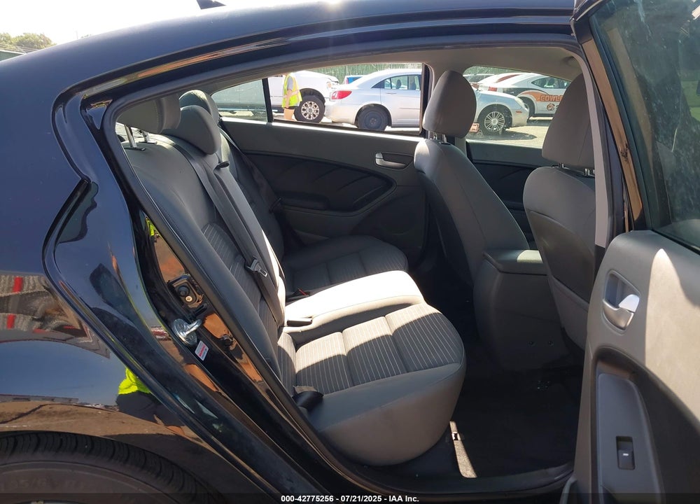 2017 KIA FORTE VIN: 3KPFL4A79HE028662