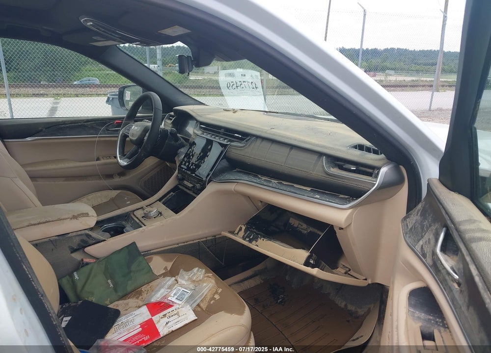 2025 JEEP GRAND CHEROKEE L VIN: 1C4RJKBG7S8702038
