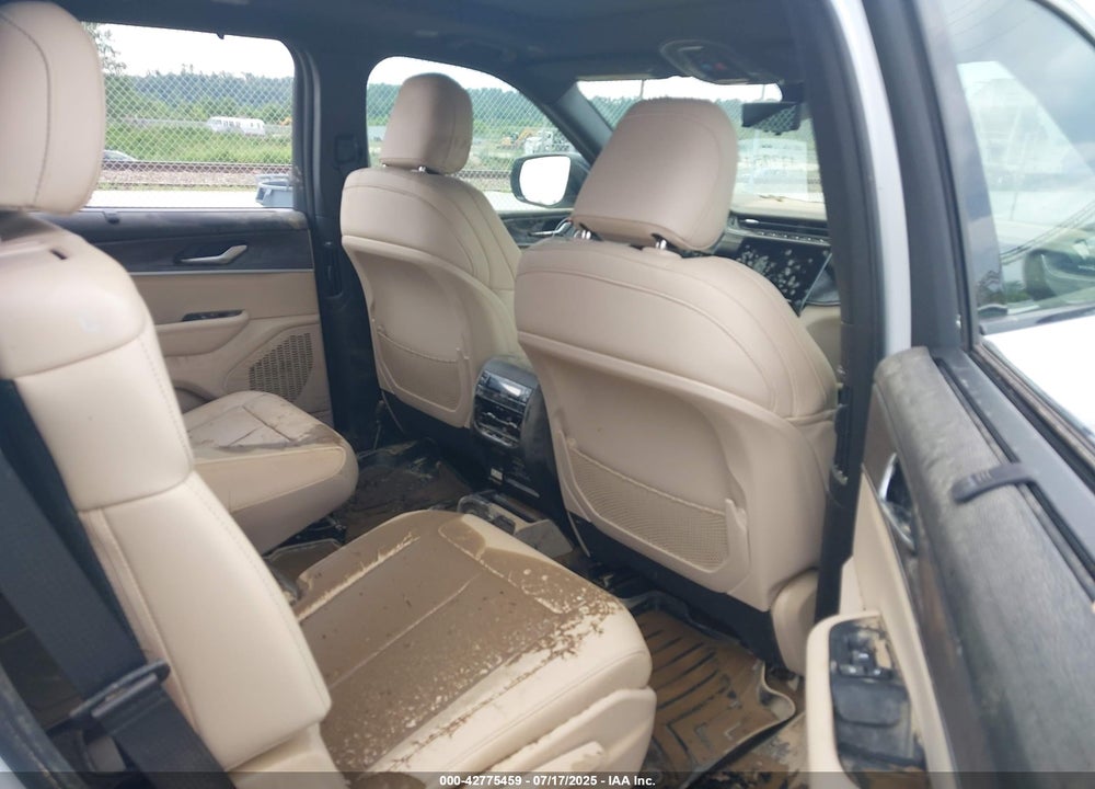2025 JEEP GRAND CHEROKEE L VIN: 1C4RJKBG7S8702038
