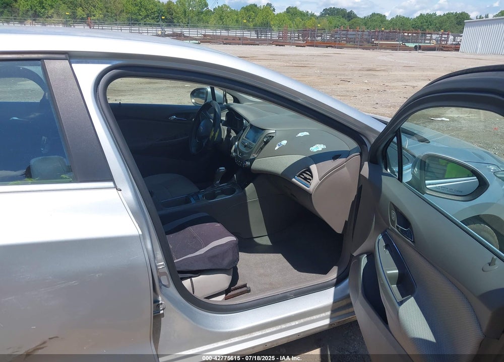 2017 CHEVROLET CRUZE VIN: 1G1BE5SM5H7186881
