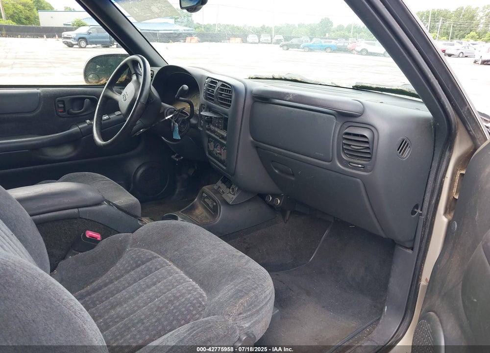 1999 CHEVROLET BLAZER LS VIN: 1GNCT18W4XK215910
