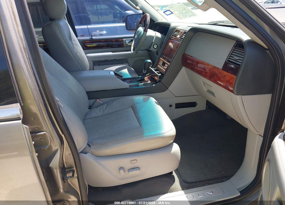 2004 LINCOLN NAVIGATOR VIN: 5LMFU27R14LJ07182