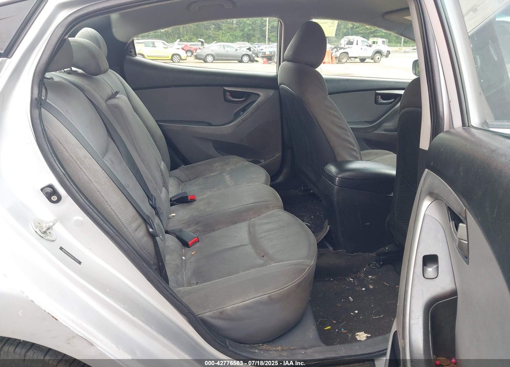 2012 HYUNDAI ELANTRA VIN: 5NPDH4AE6CH077572