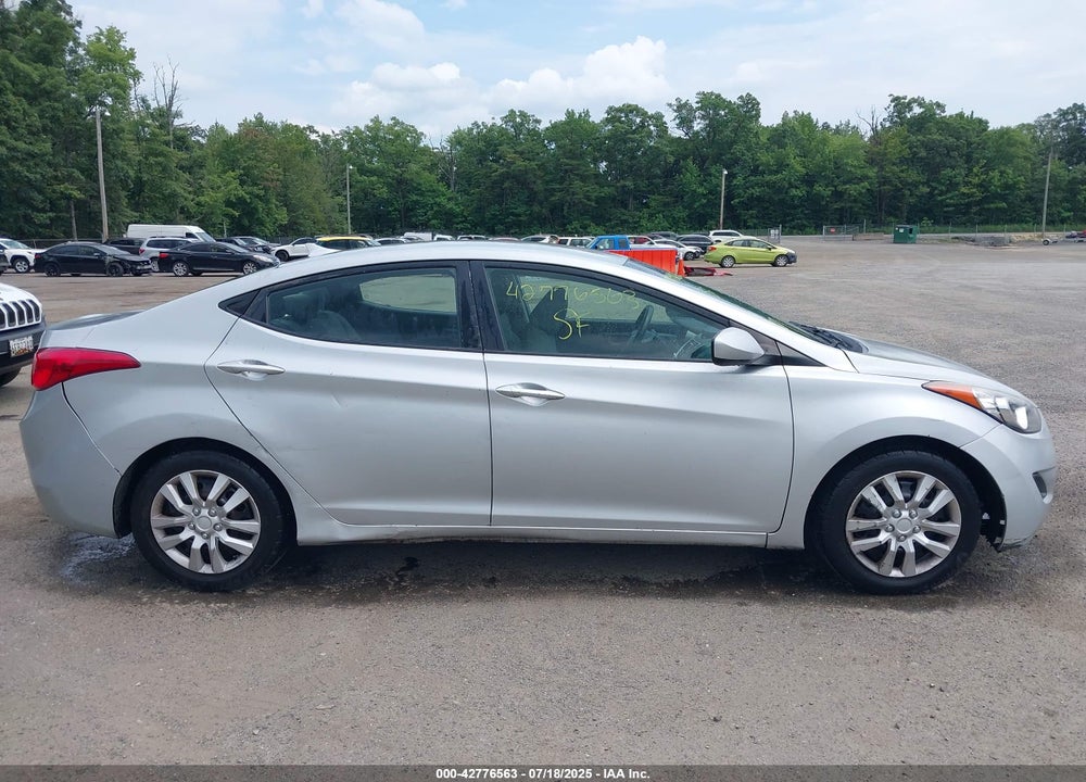 2012 HYUNDAI ELANTRA VIN: 5NPDH4AE6CH077572