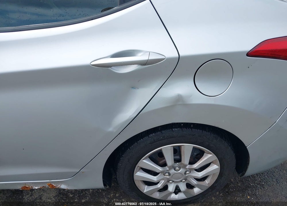 2012 HYUNDAI ELANTRA VIN: 5NPDH4AE6CH077572