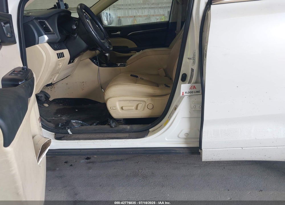 2015 TOYOTA HIGHLANDER VIN: 5TDDKRFH1FS117329