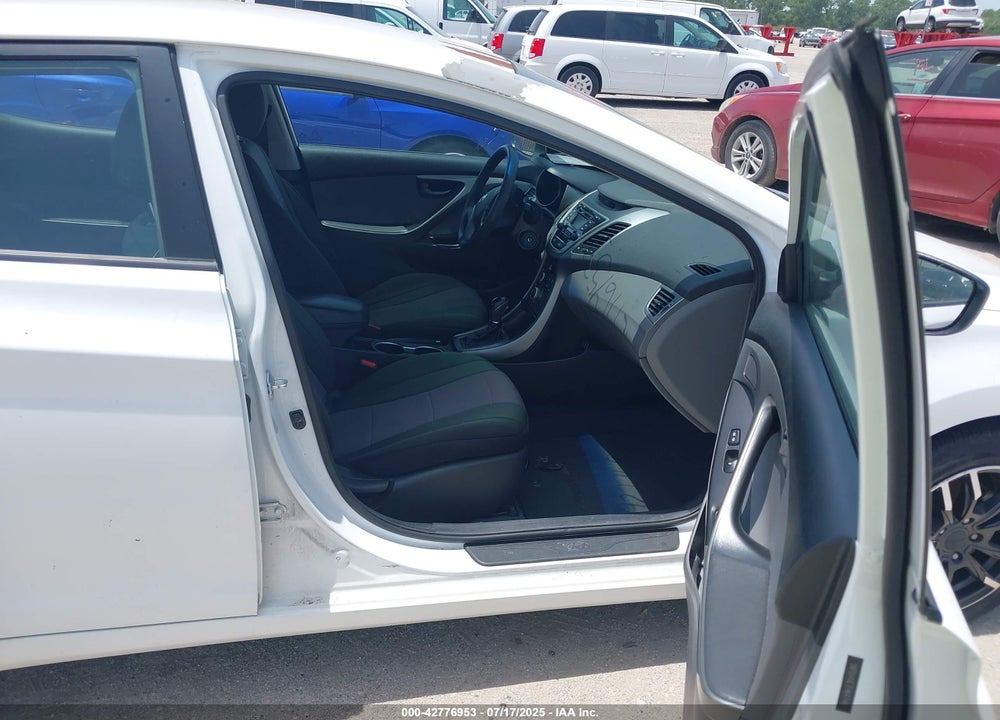 2015 HYUNDAI ELANTRA VIN: 5NPDH4AE7FH647146
