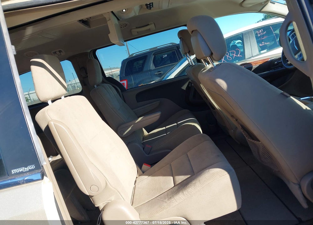 2011 CHRYSLER TOWN & COUNTRY TOURING VIN: 2A4RR5DG5BR615227