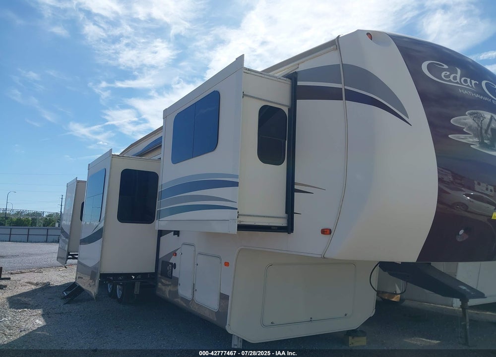 2019 FOREST RIVER CEDAR CREEK VIN: 4X4FCRP25KS221026