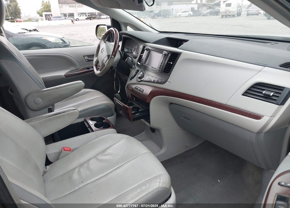 2013 TOYOTA SIENNA LIMITED V6 7 PASSENGER VIN: 5TDYK3DC2DS307191