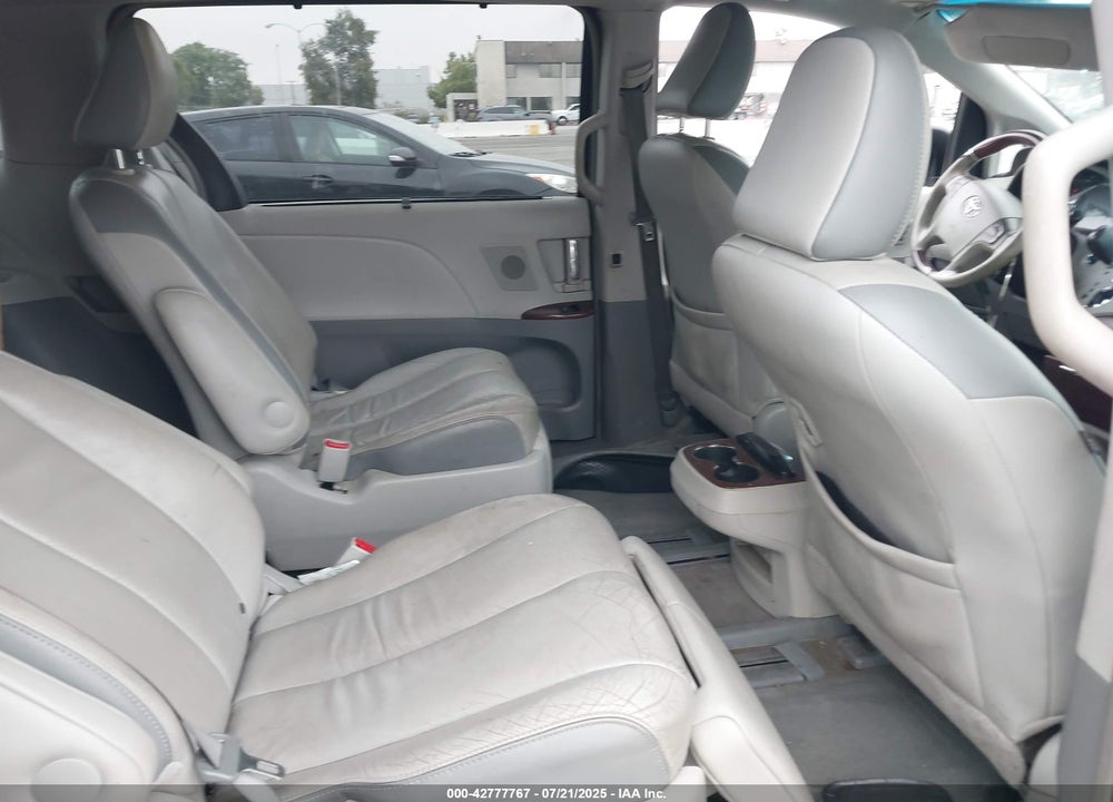 2013 TOYOTA SIENNA LIMITED V6 7 PASSENGER VIN: 5TDYK3DC2DS307191