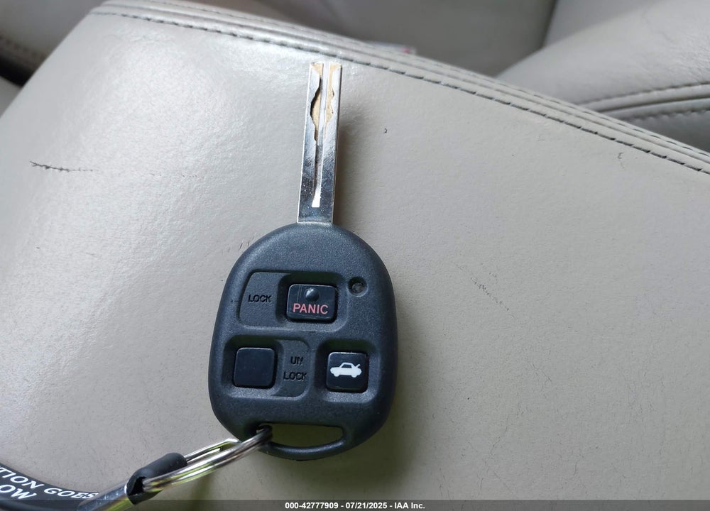 2002 LEXUS ES 300 VIN: JTHBF30G725010082