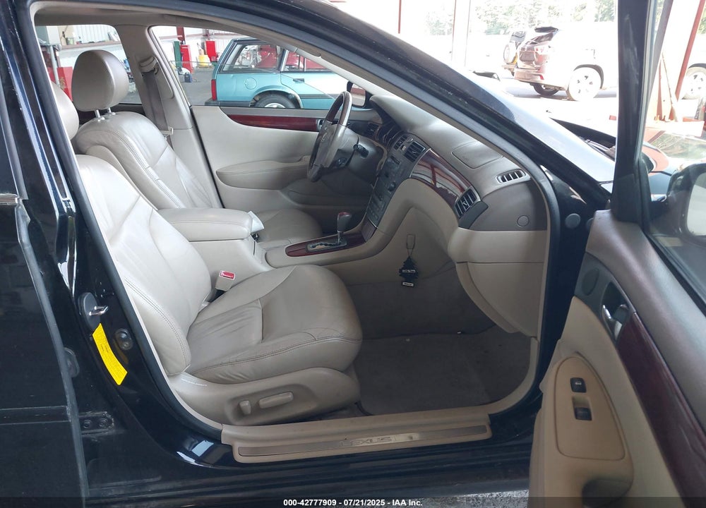 2002 LEXUS ES 300 VIN: JTHBF30G725010082