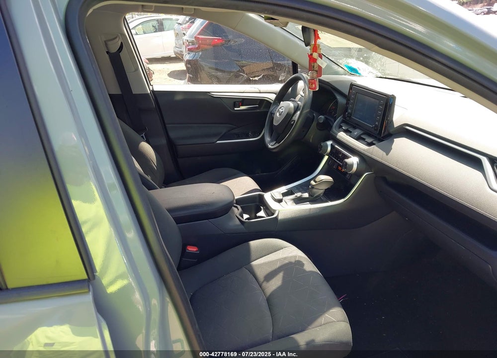 2019 TOYOTA RAV4 VIN: JTMP1RFV8KD030054