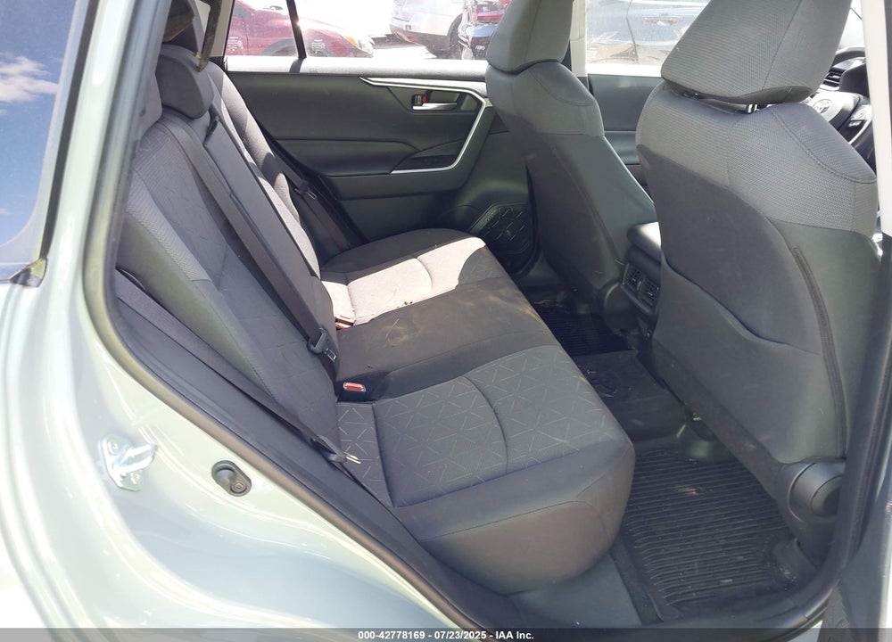 2019 TOYOTA RAV4 VIN: JTMP1RFV8KD030054