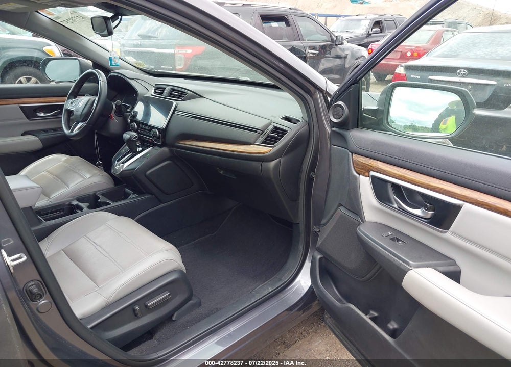 2018 HONDA CR-V VIN: 2HKRW2H80JH670910
