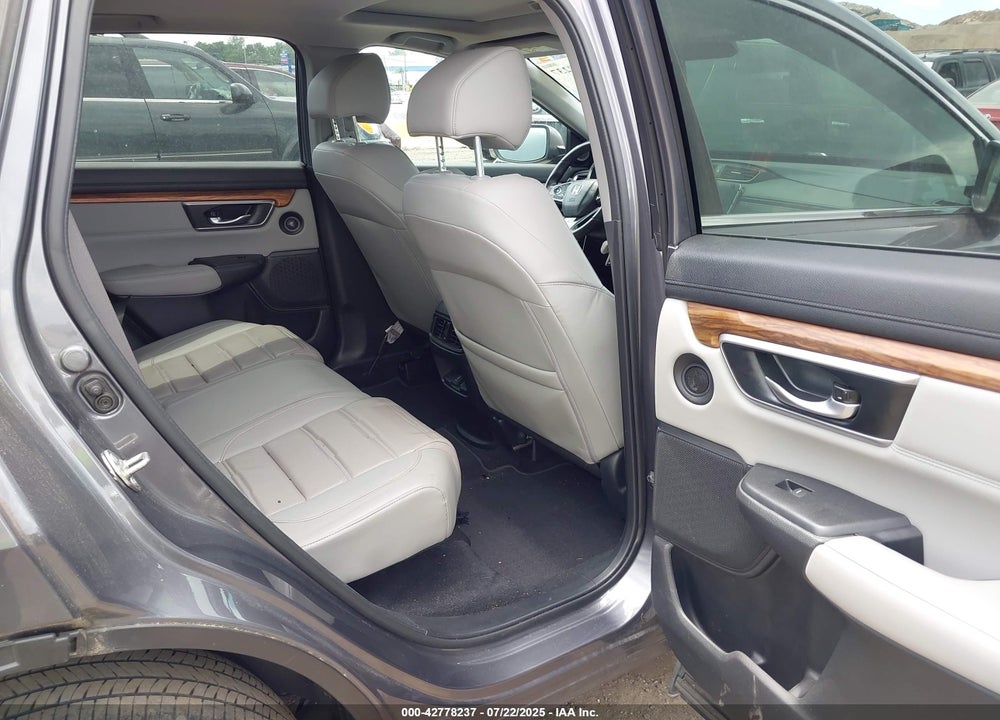 2018 HONDA CR-V VIN: 2HKRW2H80JH670910