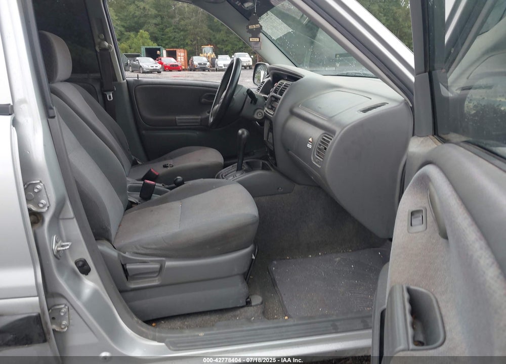 2001 CHEVROLET TRACKER VIN: 2CNBJ734416921249