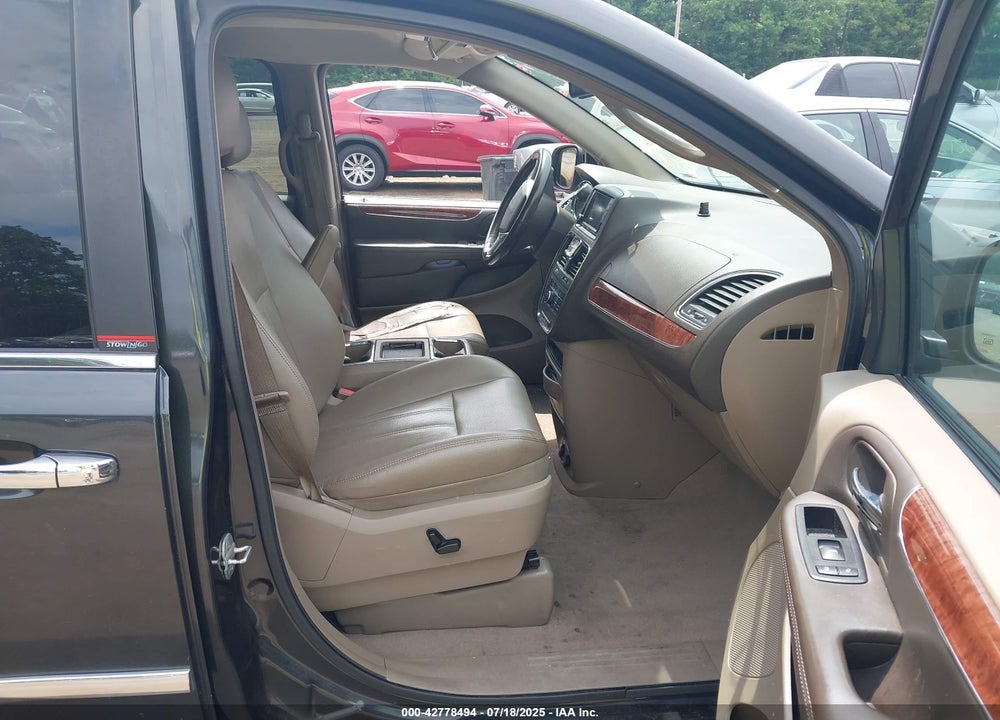 2011 CHRYSLER TOWN & COUNTRY TOURING-L VIN: 2A4RR8DG5BR716480