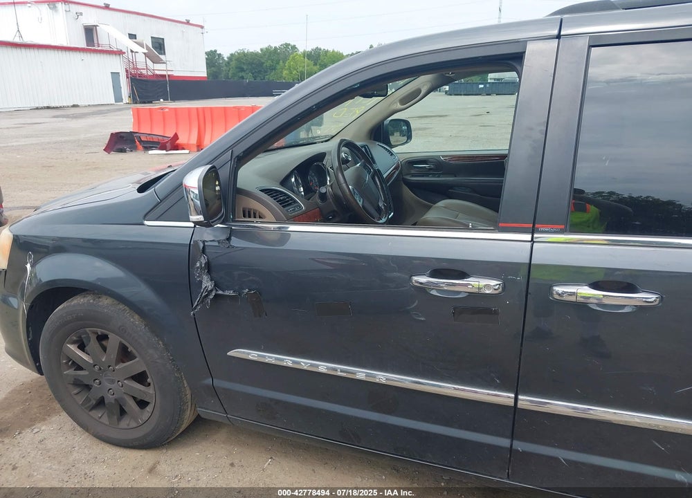 2011 CHRYSLER TOWN & COUNTRY TOURING-L VIN: 2A4RR8DG5BR716480