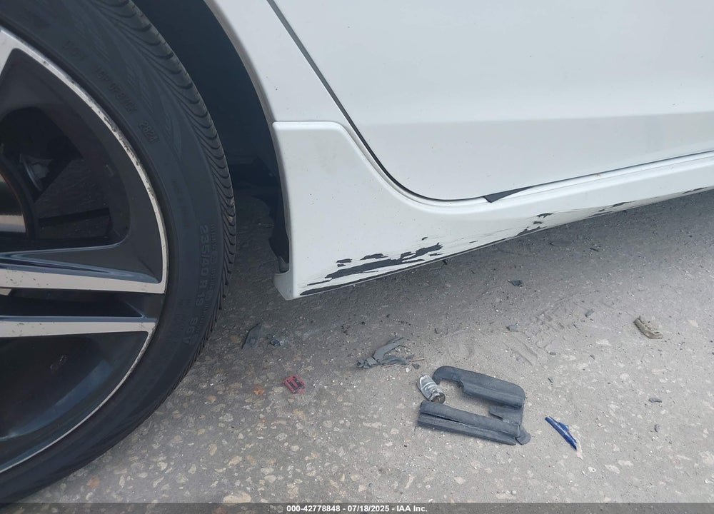 2017 HONDA ACCORD VIN: 1HGCR3F92HA031185