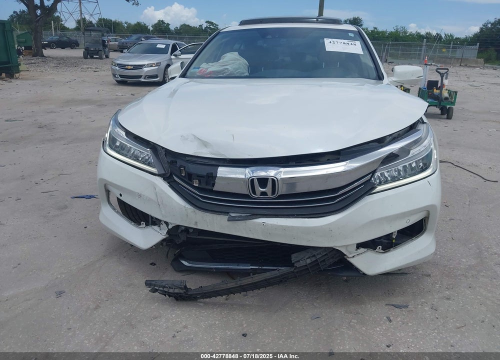2017 HONDA ACCORD VIN: 1HGCR3F92HA031185