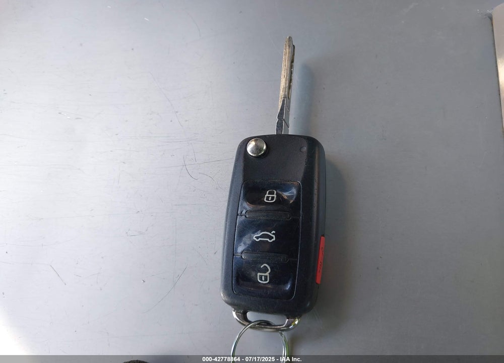 2017 VOLKSWAGEN BEETLE VIN: 3VW517AT5HM822139