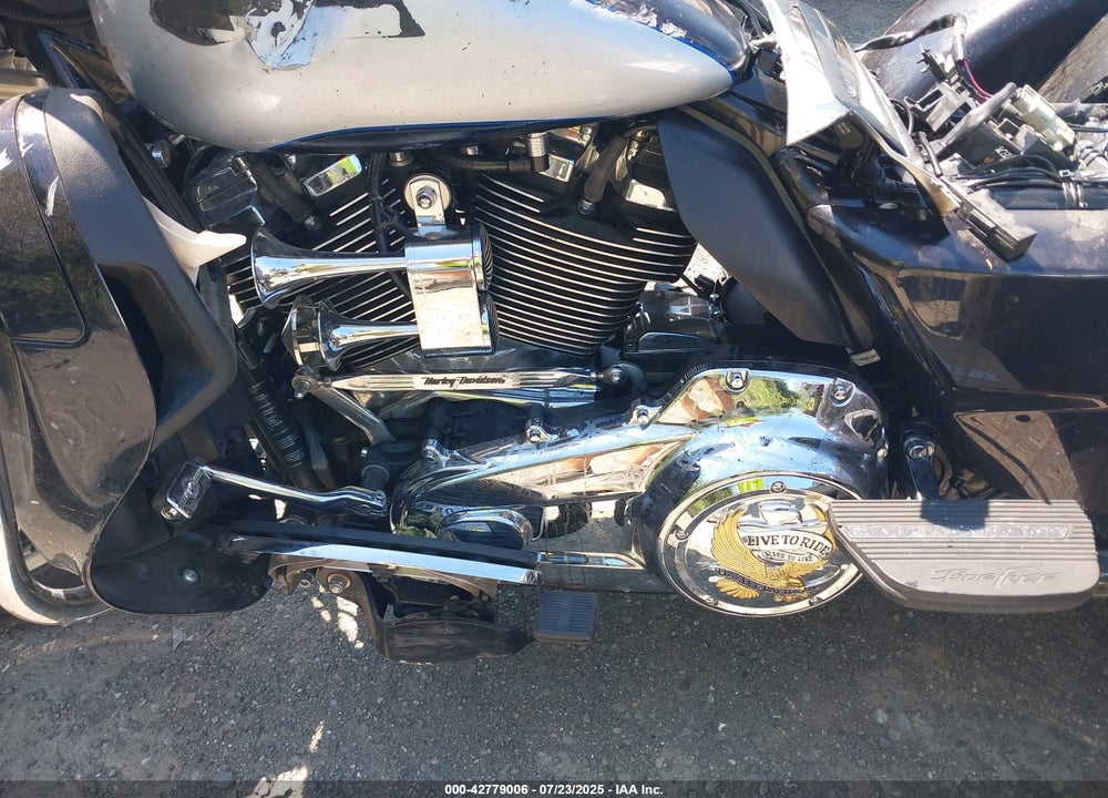 2020 HARLEY-DAVIDSON FLHTCUTG VIN: 1HD1MAF1XLB856556