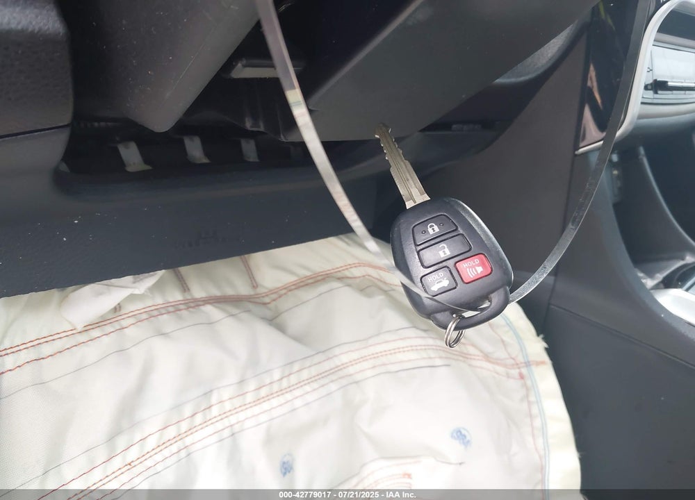 2019 TOYOTA COROLLA LE VIN: 2T1BURHE3KC181878