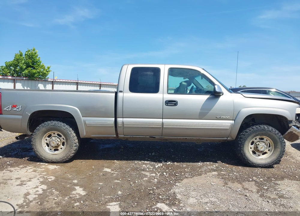 1999 CHEVROLET SILVERADO 2500 LT VIN: 1GCGK29U2XE156063