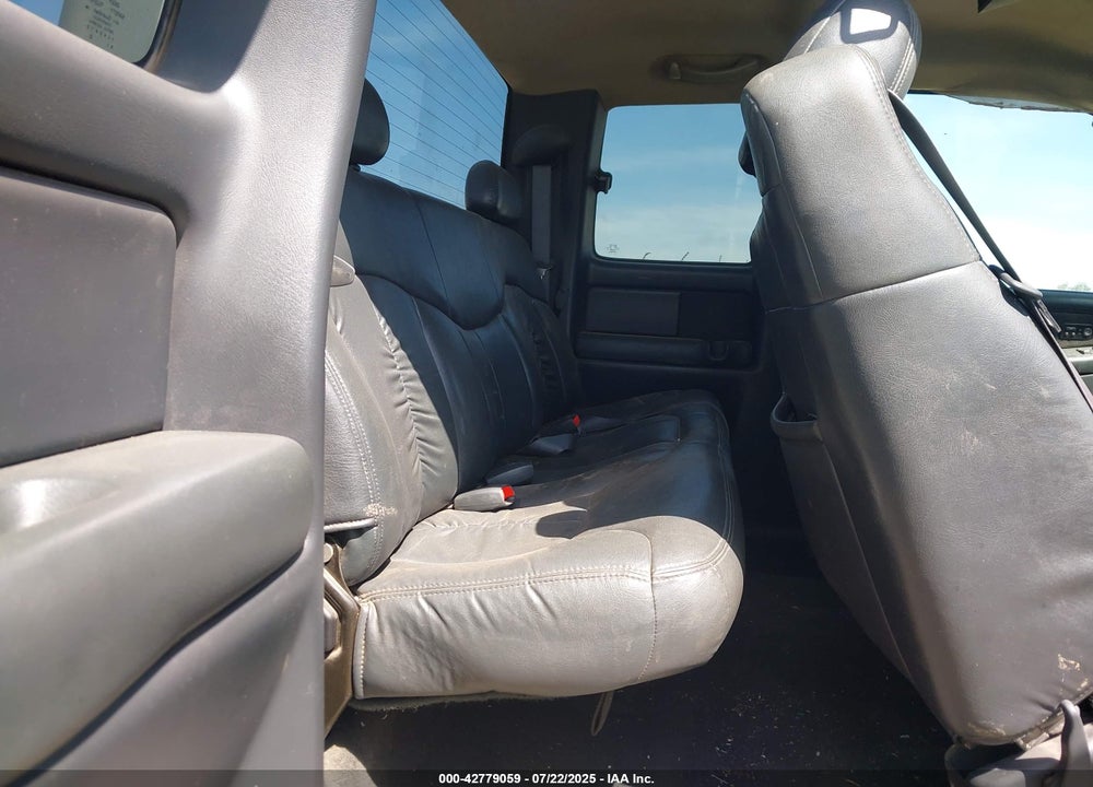 1999 CHEVROLET SILVERADO 2500 LT VIN: 1GCGK29U2XE156063