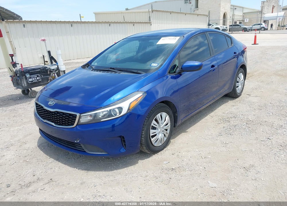 2017 KIA FORTE VIN: 3KPFK4A72HE042017