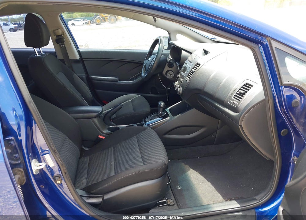 2017 KIA FORTE VIN: 3KPFK4A72HE042017