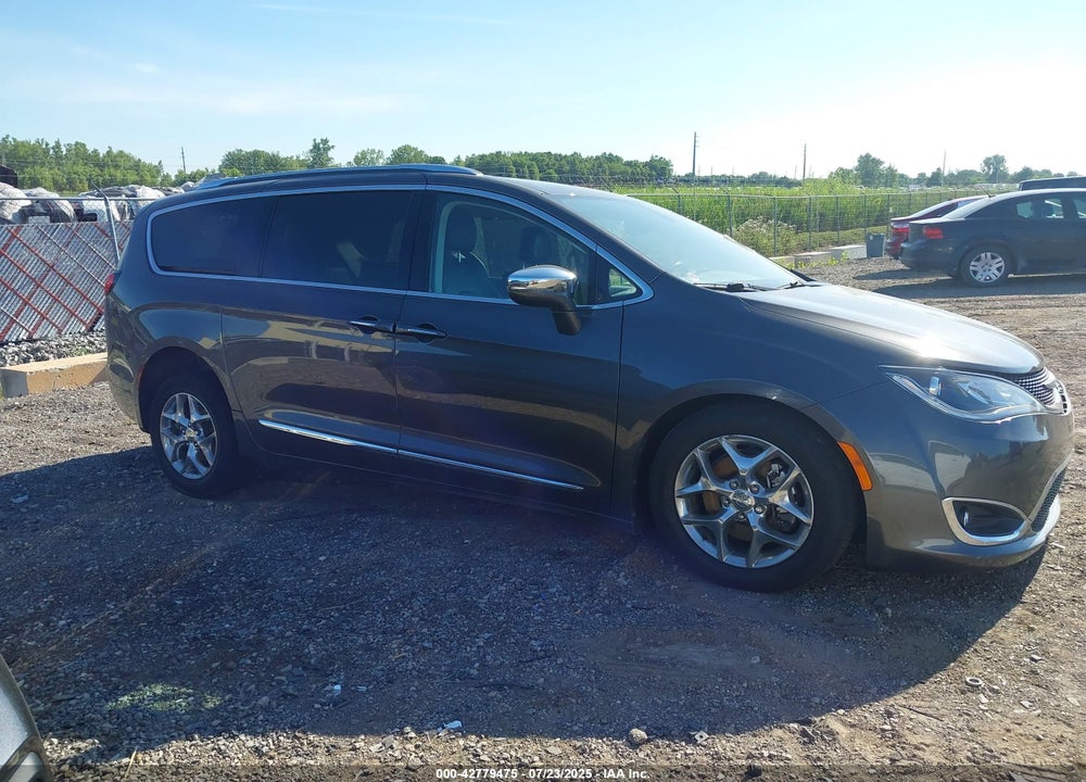 2019 CHRYSLER PACIFICA LIMITED VIN: 2C4RC1GG8KR668225