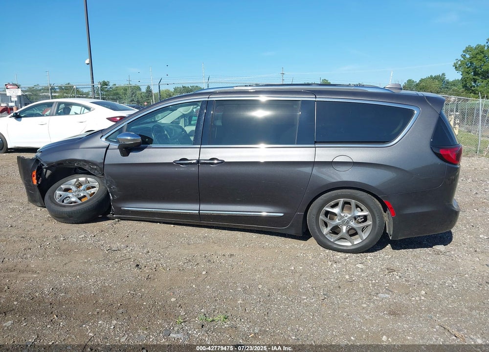 2019 CHRYSLER PACIFICA LIMITED VIN: 2C4RC1GG8KR668225