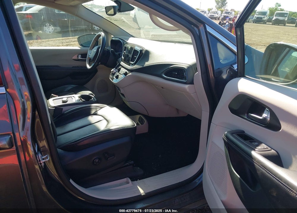 2019 CHRYSLER PACIFICA LIMITED VIN: 2C4RC1GG8KR668225